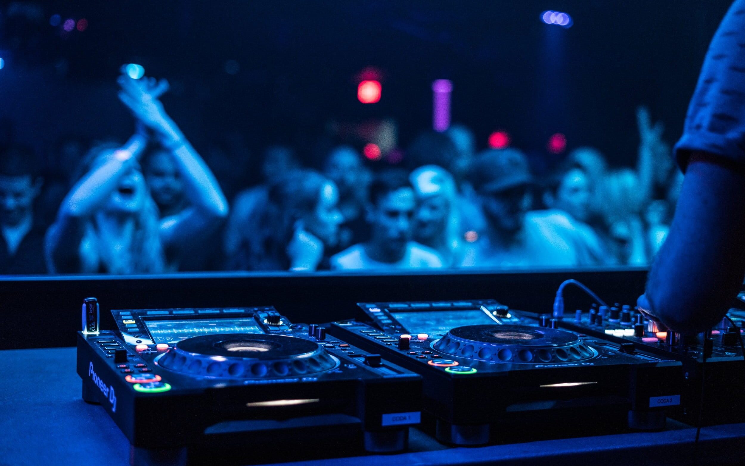 638494 Music Event Crowd Entertainment Band DJ Concert e1755323360436