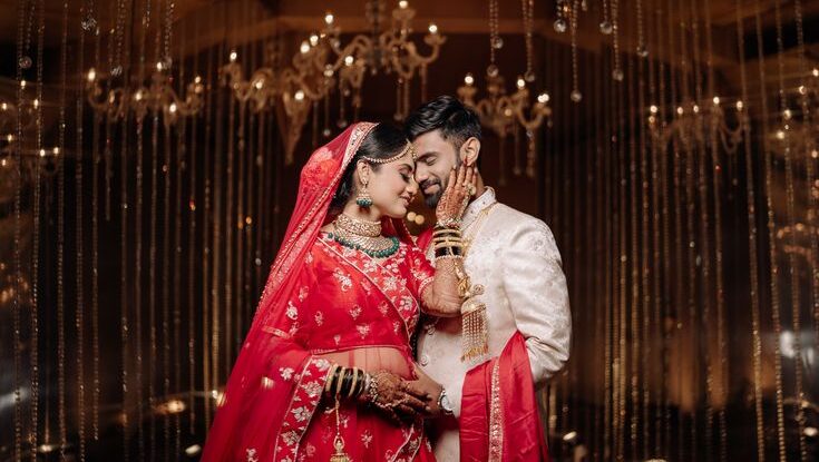 Best Wedding couple poses ideas in 2023 _ Akshit Wedding photographer in India e1755259149323